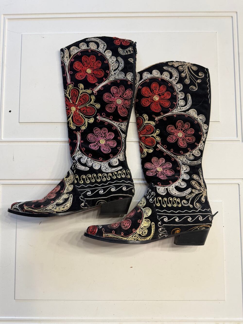 Artemis Womens Sz 38 Black Zip Up Embroidered Floral Boho Mid Calf Boots